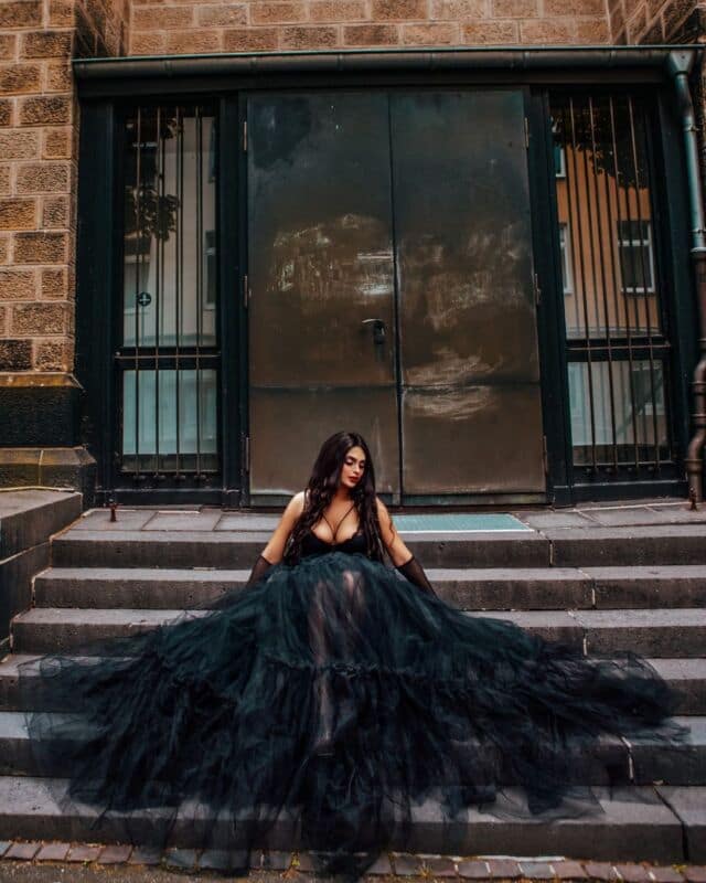 Neues Kleid „Black Dahlia“ 
Verfügbar🖤
Möchtest du auch solche Fotos haben?
Du kannst einfach dieses Kleid mieten🖤
Model: @ms_maayyaa 

#mietkleider #mietkleidung #tüllkleid #kleidermietedüsseldorf