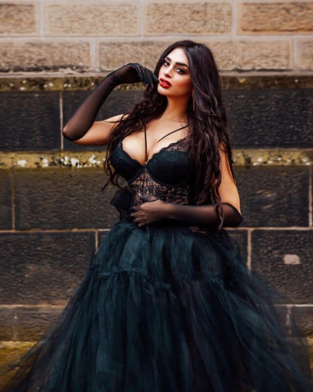 Neues Kleid „Black Dahlia“ 
Verfügbar🖤
Möchtest du auch solche Fotos haben?
Du kannst einfach dieses Kleid mieten🖤
Model: @ms_maayyaa 

#mietkleider #mietkleidung #tüllkleid #kleidermietedüsseldorf