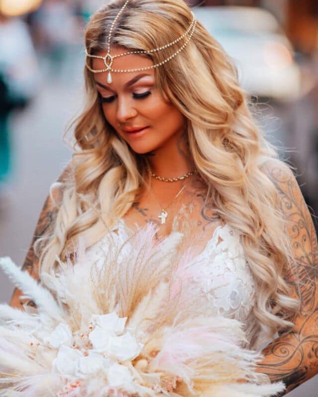 Ich darf endlich diese Traumbilder posten 💖😍💖 ich freue mich einfach SO SEHR💜
Meine wunderhübsche Braute @jezzgross.official  und @crumb_official, danke, dass ich ein mini-Teil von Großer Feier auf Große Freiheit sein dürfte❤️ Dieser Tag war sehr besonders und unvergesslich 

#hochzeitsfotografin #hamburg #großefreiheit #hochzeitsforografie #jezzit